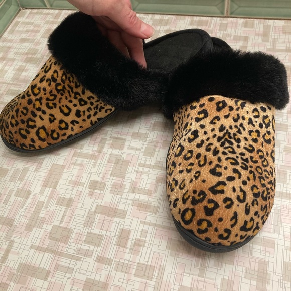 Ladies leopard slip in slippers sz 10 - Picture 3 of 4